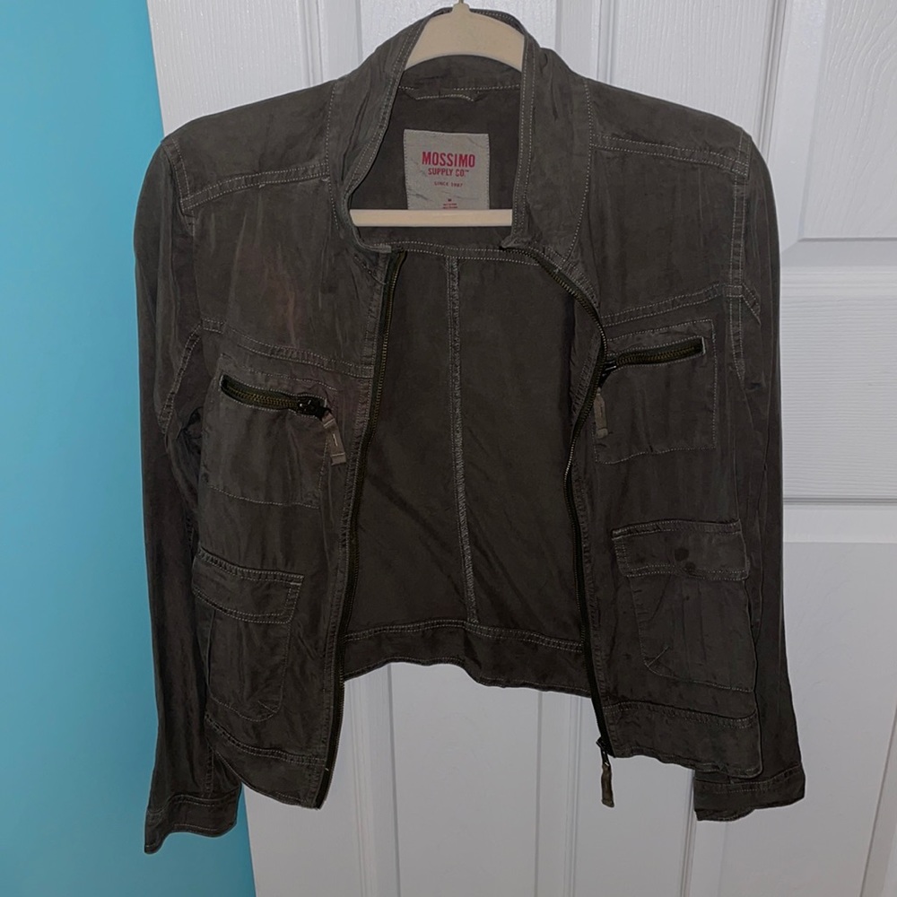 Army green light zip up jacket